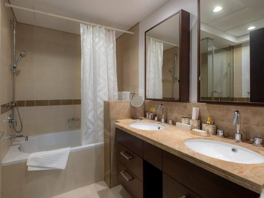 First Class 2Br With Full Burj Khalifa And Fountain View Dubai Exterior foto