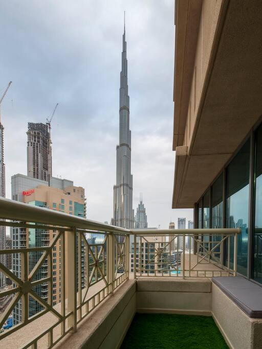 First Class 2Br With Full Burj Khalifa And Fountain View Dubai Exterior foto
